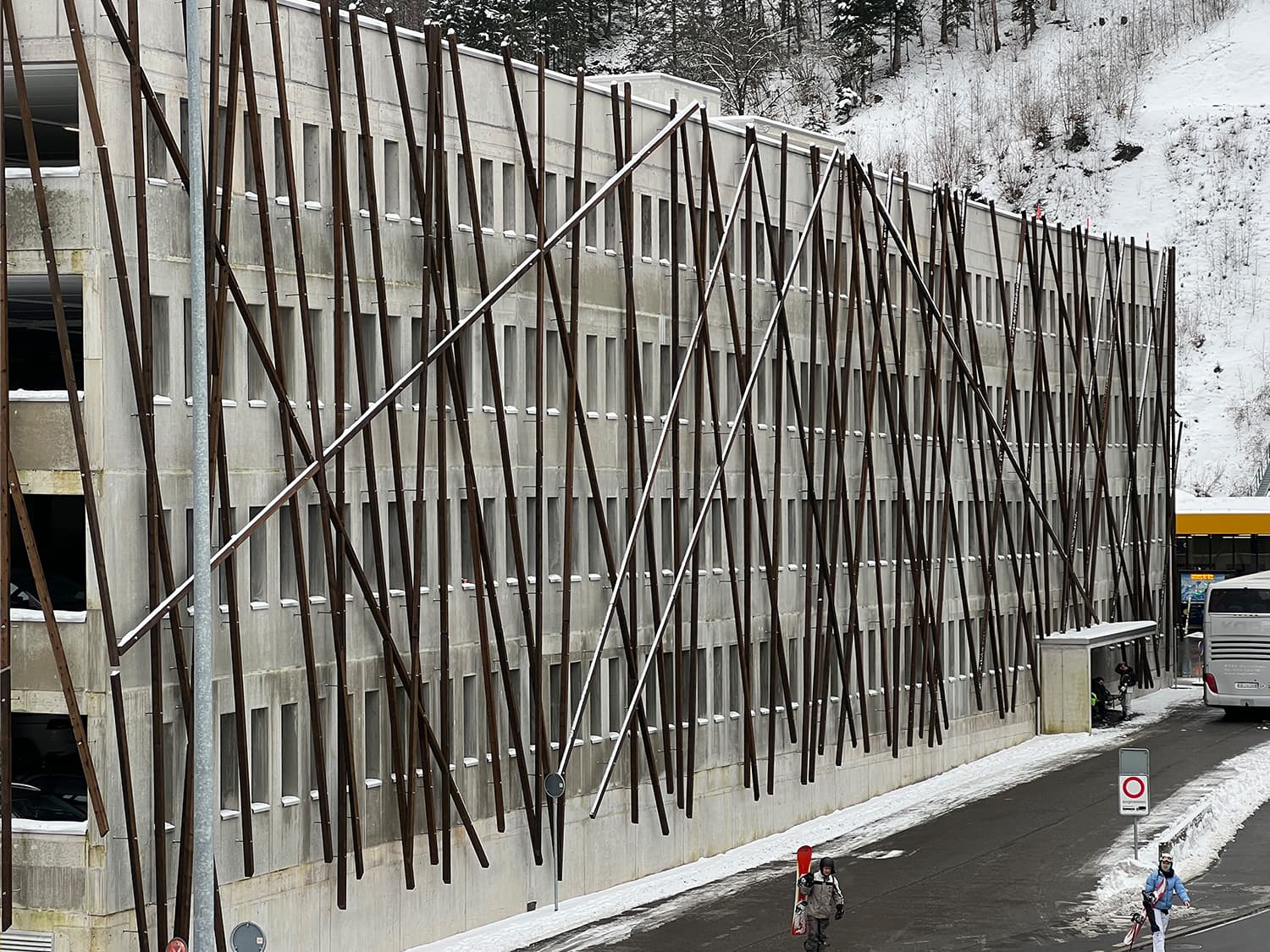 Fassade Parkhaus, Stoosbahne AG