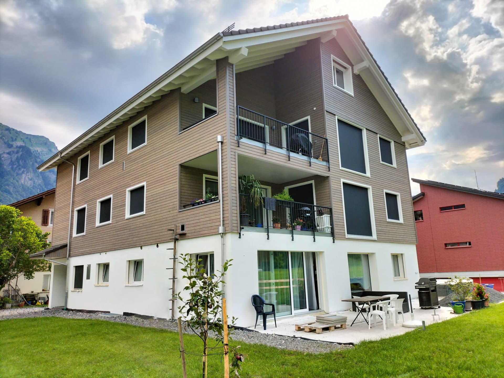 Neubau Mehrfamilienhaus, Muotathal