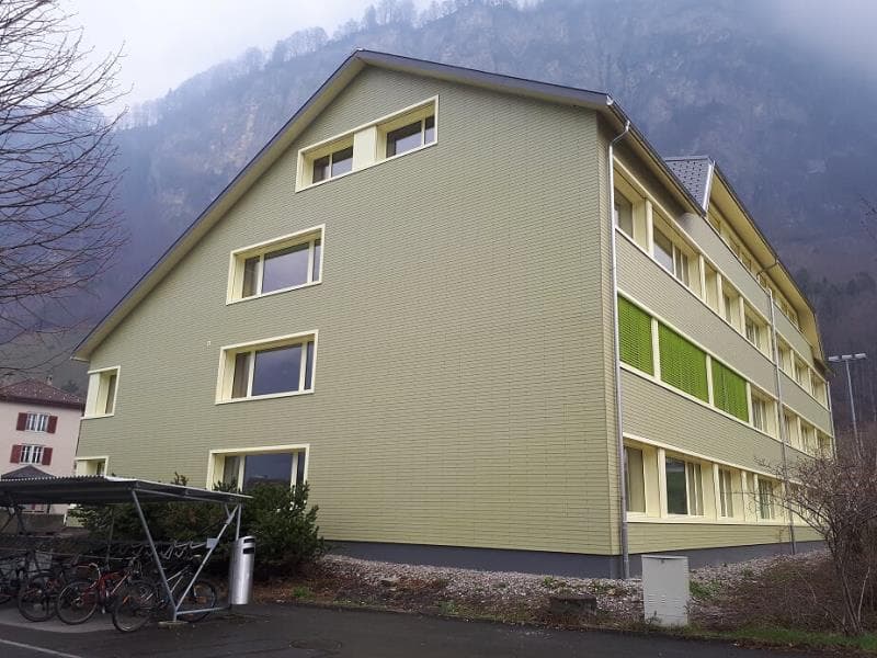 Schulhausrenovation Eternitfassade