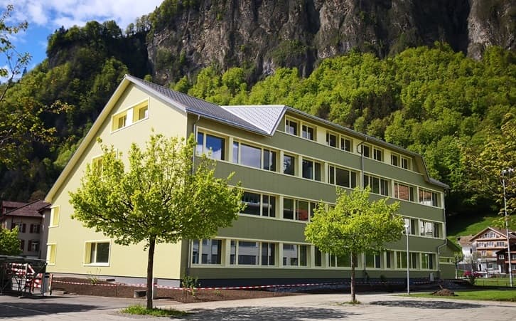 Eternitfasade Schulhaus