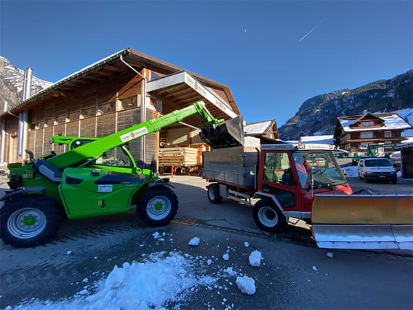 Teleskopstapler und Transporter im Winterdienst